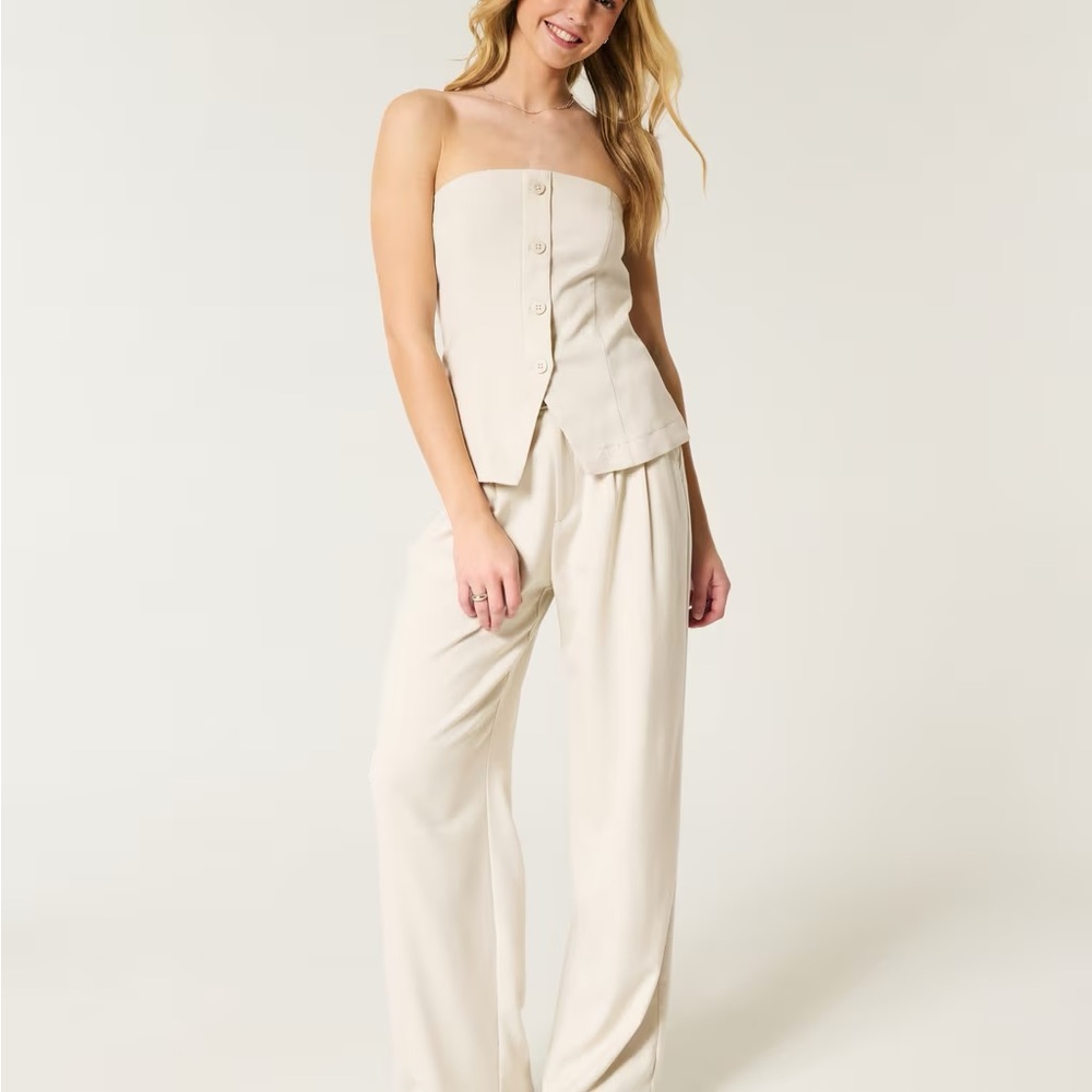 Hollister Ultra High Rise Wide Leg “Livvy” Trousers in White